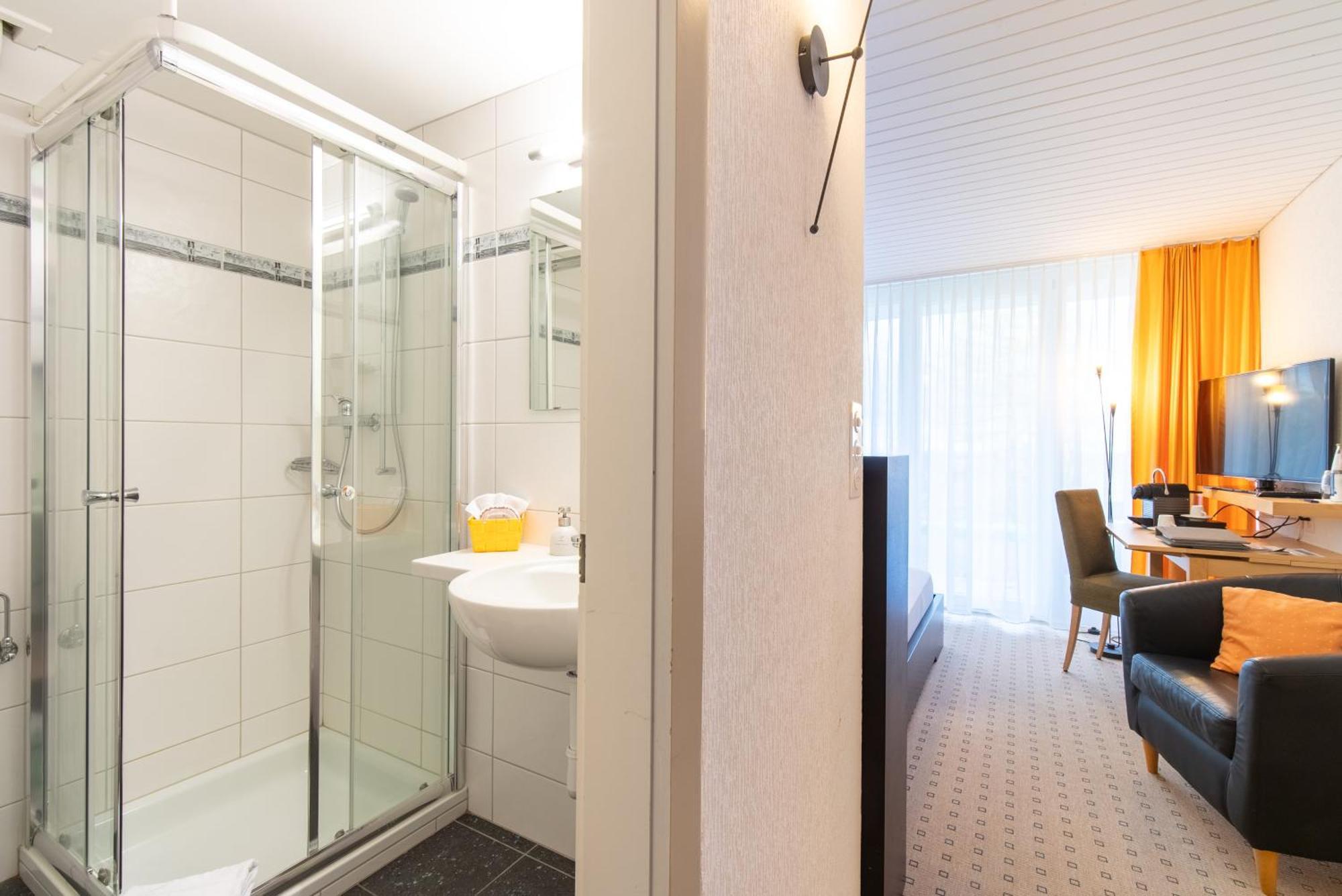 Hotel Bad Ramsach Laufelfingen ภายนอก รูปภาพ